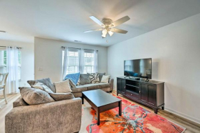 Bright Greensboro Townhome about 12 Mi to Dtwn!